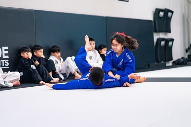 Student of the Month Bella K. Jiu-Jitsu sparring with Kyle in Kids program at Silanoe Alhambra 