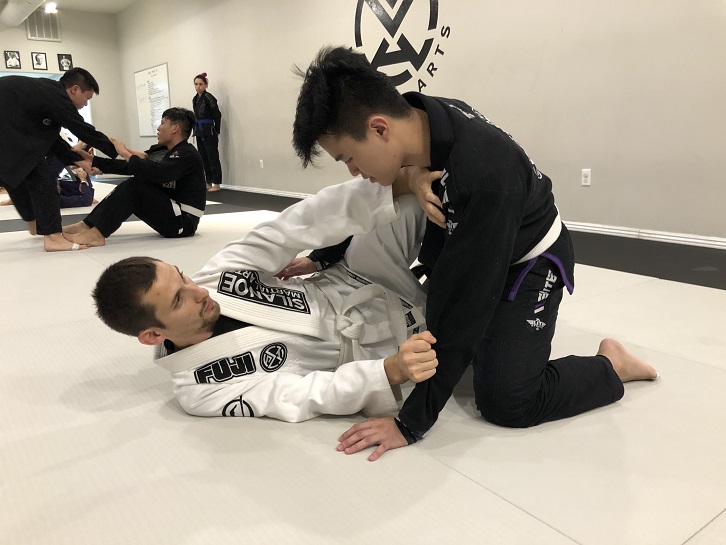 Paul Rocha in the BJJ Fundamentals class with beginners at Silanoe