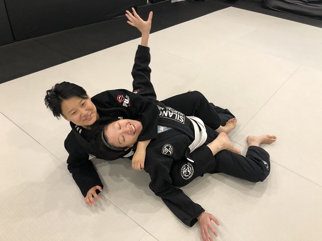 Fonda and Frida having fun at the BJJ All Levels class for adults 